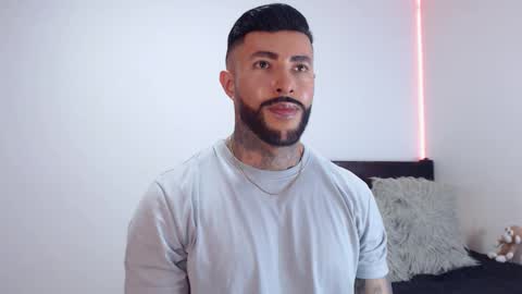 Independent Model online show from October 4, 5:16 am