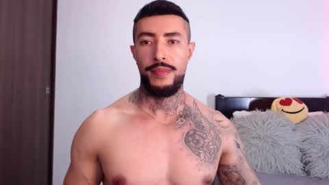 Independent Model online show from March 11, 3:25 am