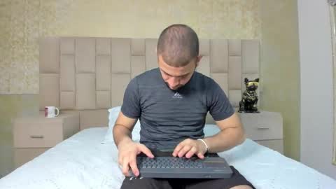 Snapshot of maximusdick1_ chatting on October 22, 3:31 am Maximus online show from October 22, 3:31 am