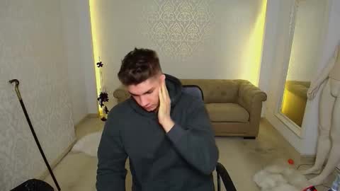 MaxKaiden online show from November 11, 6:04 am