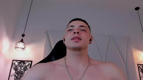 MAX online show from February 21, 11:21 pm