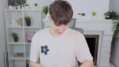 Max online show from November 26, 12:57 pm