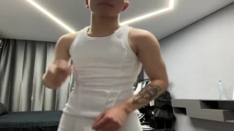 Max online show from April 13, 5:06 pm