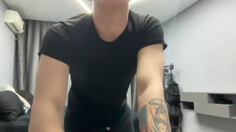 Max online show from April 18, 7:07 pm