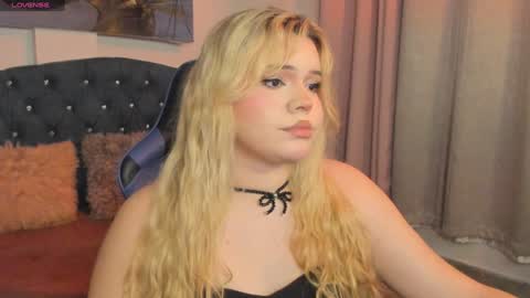 Maxine Minx online show from February 5, 11:12 am