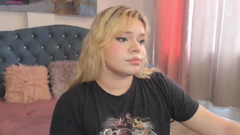 Maxine Minx online show from February 4, 2:43 pm