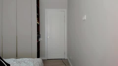 Mia online show from March 2, 7:15 am