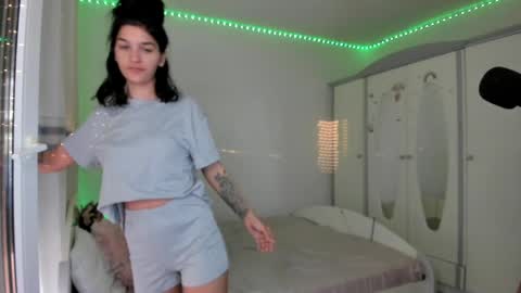 Maya online show from April 19, 4:13 am