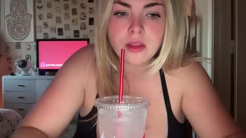 Maya Belle online show from December 2, 12:01 am