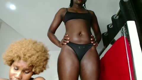 Snapshot of mayah_l chatting on October 21, 3:59 pm Mayah online show from October 21, 3:59 pm