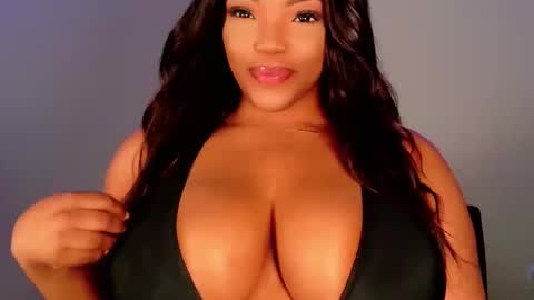 MayBabi online show from November 4, 6:09 pm