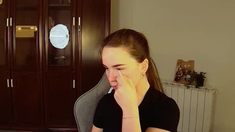 maybloom_ online show from October 29, 6:04 am