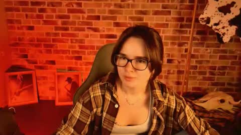 maybloom_ online show from February 26, 2:42 pm