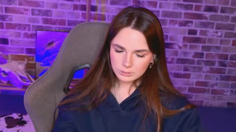 maybloom_ online show from April 9, 2:12 pm