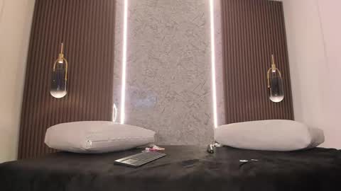 Maye Wells online show from April 18, 7:40 pm