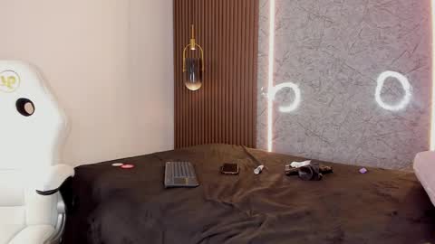 Maye Wells online show from April 15, 7:58 pm