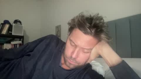 Snapshot of mbnc chatting on December 23, 9:29 pm lol online show from December 23, 9:29 pm