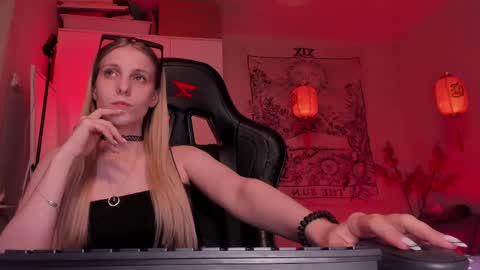 Anna online show from April 22, 9:00 pm