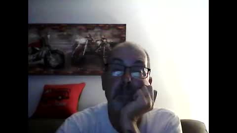 me at home online show from May 18, 4:07 am