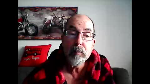 me at home online show from May 16, 10:58 am