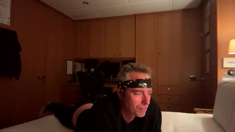 Meau Lest online show from October 31, 11:05 pm