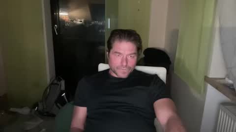 Snapshot of medeinoe chatting on January 20, 6:43 pm medeinoe online show from January 20, 6:43 pm