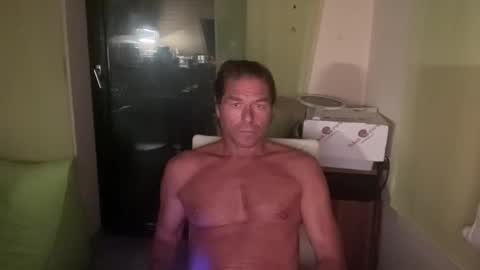 Snapshot of medeinoe chatting on September 28, 8:18 pm medeinoe online show from September 28, 8:18 pm