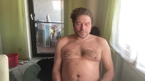 Snapshot of medeinoe chatting on February 8, 9:13 am medeinoe online show from February 8, 9:13 am