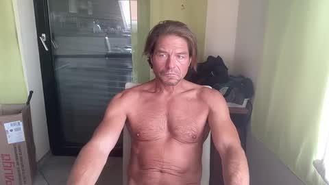 Snapshot of medeinoe chatting on October 8, 8:53 am medeinoe online show from October 8, 8:53 am