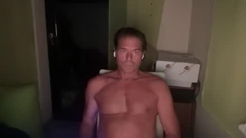 Snapshot of medeinoe chatting on September 27, 6:49 pm medeinoe online show from September 27, 6:49 pm