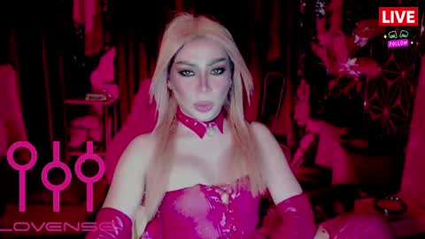 THE QUEEN ALPHA   Queen Medusa Prey online show from April 11, 7:56 am