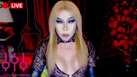 THE QUEEN ALPHA   Queen Medusa Prey online show from November 18, 7:28 pm