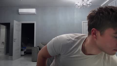 Max online show from December 12, 5:10 am