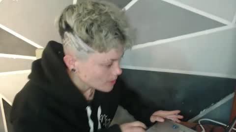 Megan and sophi online show from March 7, 5:07 am