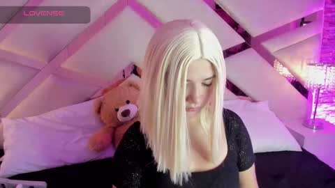     online show from October 28, 11:44 am