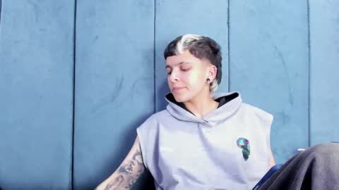 megan_thompsonn_ online show from May 30, 6:34 am
