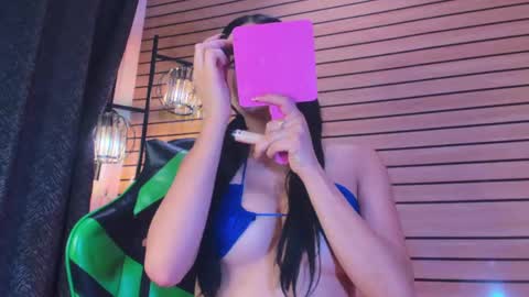 megan_vixenx online show from April 27, 1:25 am