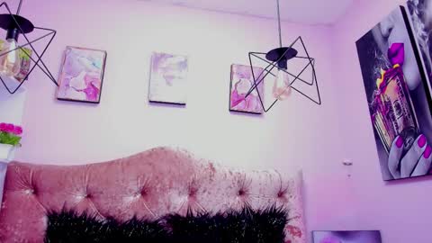 Snapshot of megann_noa chatting on September 27, 8:17 pm Megann Noa  online show from September 27, 8:17 pm
