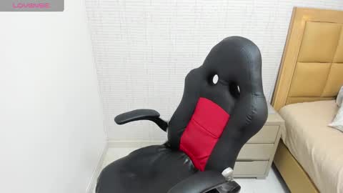 M E G A N  online show from September 22, 12:31 pm