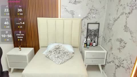 M E G A N  online show from September 10, 1:34 pm