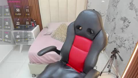 M E G A N  online show from March 7, 3:50 am