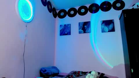 Snapshot of meghan_devil_ chatting on October 31, 7:42 am meghan_devil_ online show from October 31, 7:42 am