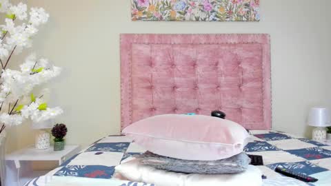 Snapshot of meilin_luna chatting on September 16, 12:29 pm meilin_luna online show from September 16, 12:29 pm