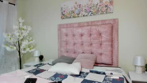 Snapshot of meilin_luna chatting on October 9, 7:19 pm meilin_luna online show from October 9, 7:19 pm