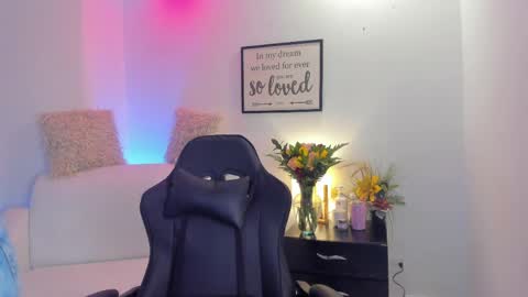melan_owen online show from June 8, 11:11 am