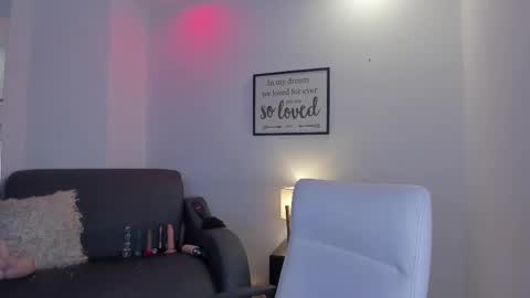 melan_owen online show from December 20, 11:06 am