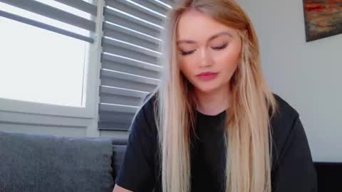 Melania online show from April 24, 11:45 am