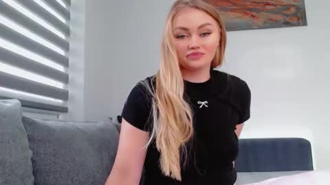 Melania online show from February 26, 11:24 am