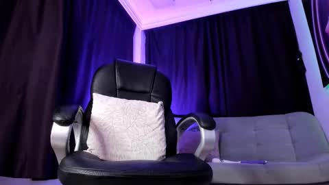 melani greyy online show from February 18, 11:19 pm