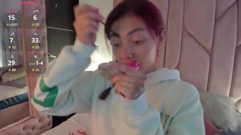 Melanie roux  online show from October 31, 12:05 pm